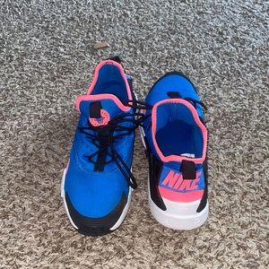 Nike huaraches bubble gum